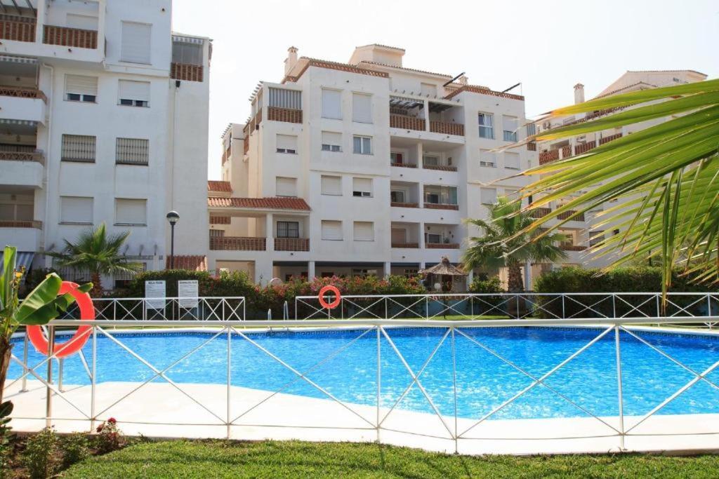 Appartement 2bdr Sunny With Pool And Private Parking In *