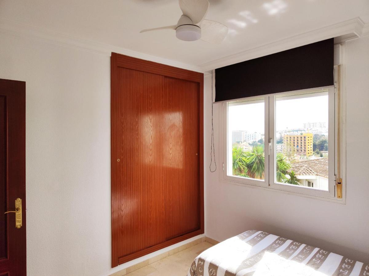 2bdr Sunny With Pool And Private Parking In Appartement