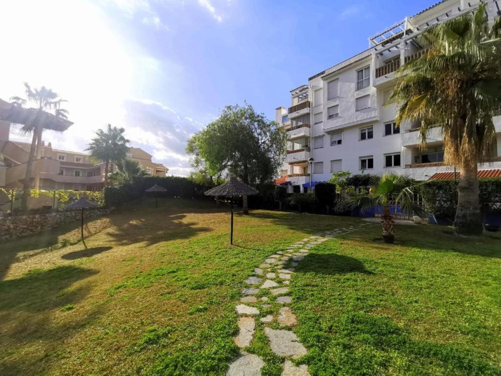 2bdr Sunny With Pool And Private Parking In *