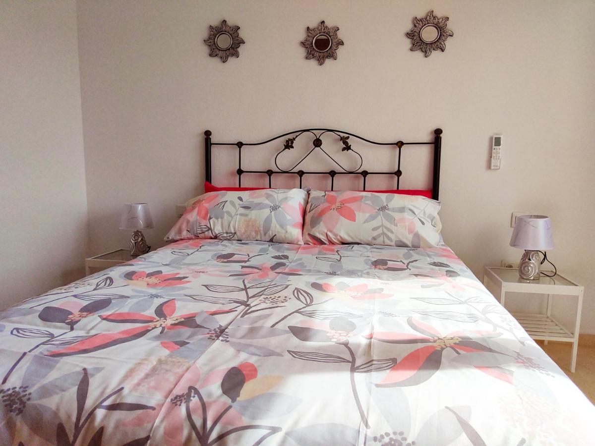 2bdr Sunny With Pool And Private Parking In Appartement