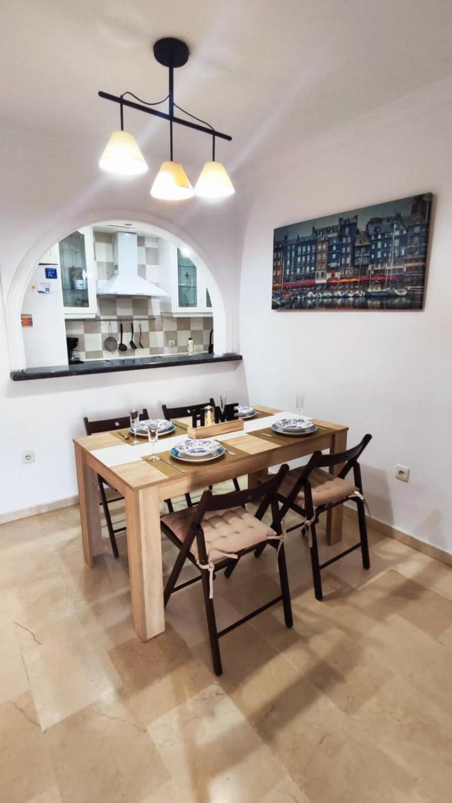 Appartement 2bdr Sunny With Pool And Private Parking In *